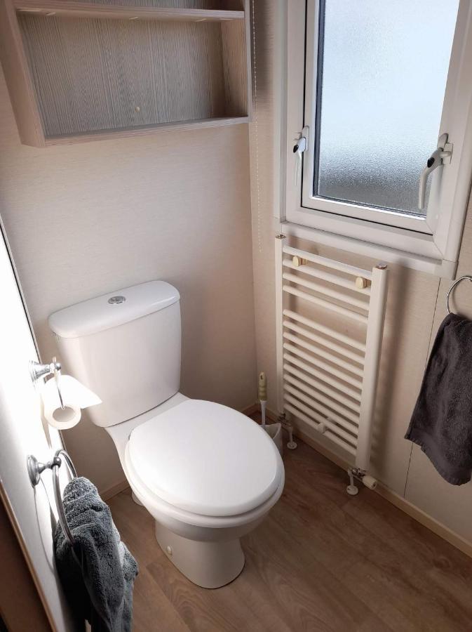 8 berth Caravan at Parkdean Camber Sands Eksteriør billede